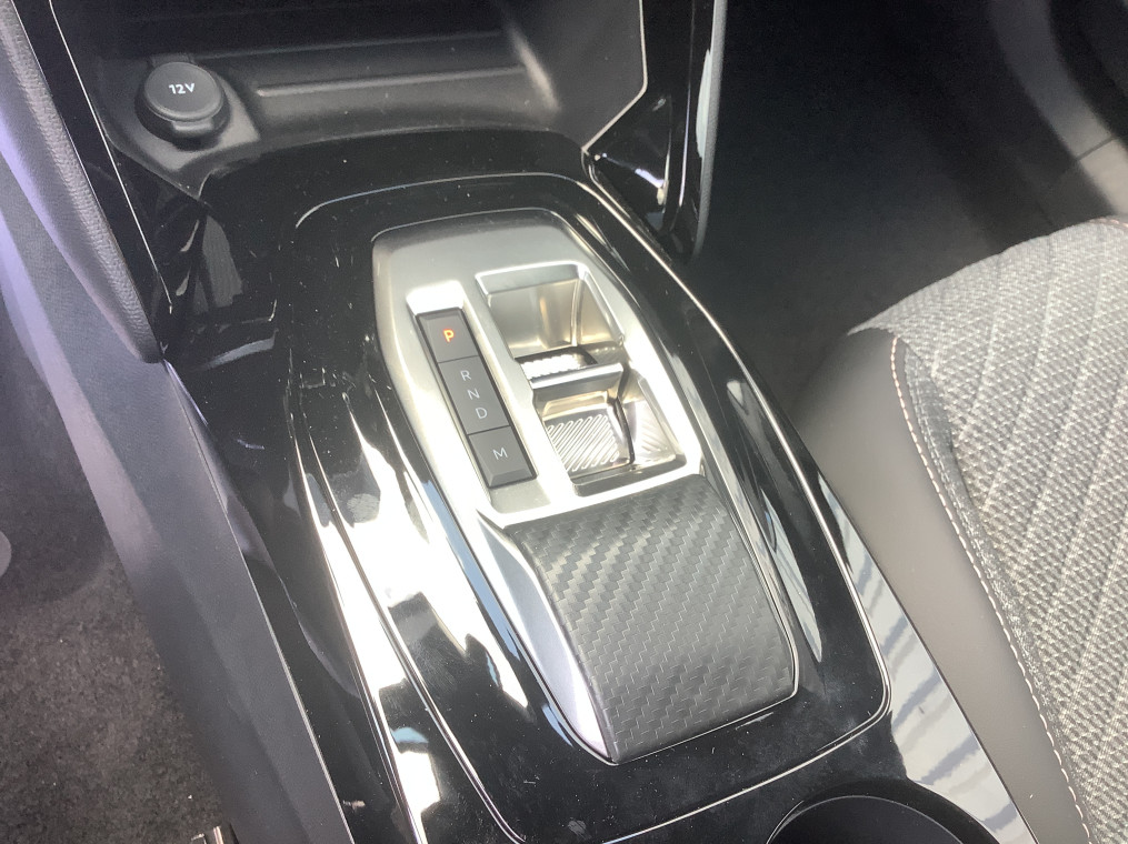 PEUGEOT 2008 Hybrid 145 e-DCS6 Allure