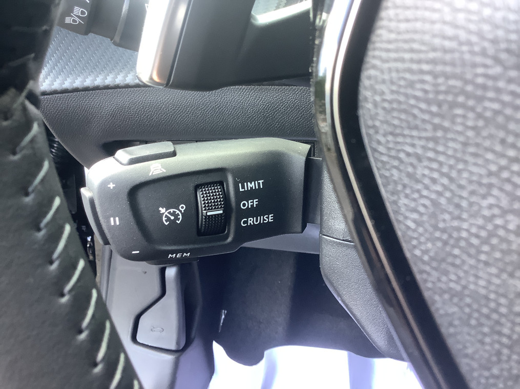 PEUGEOT 2008 Hybrid 145 e-DCS6 Allure