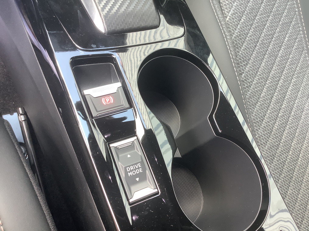 PEUGEOT 2008 Hybrid 145 e-DCS6 Allure