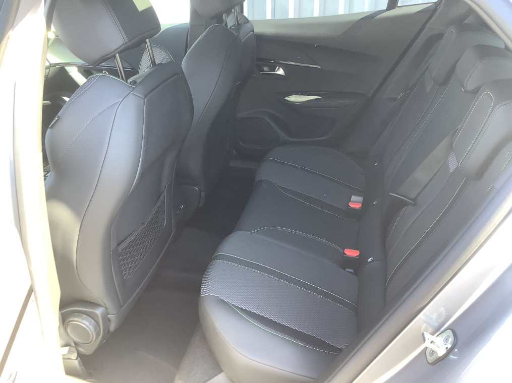 PEUGEOT 2008 Hybrid 145 e-DCS6 GT