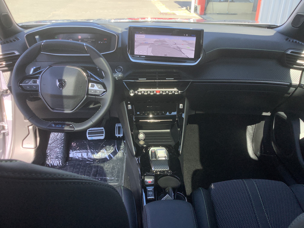 PEUGEOT 2008 Hybrid 145 e-DCS6 GT