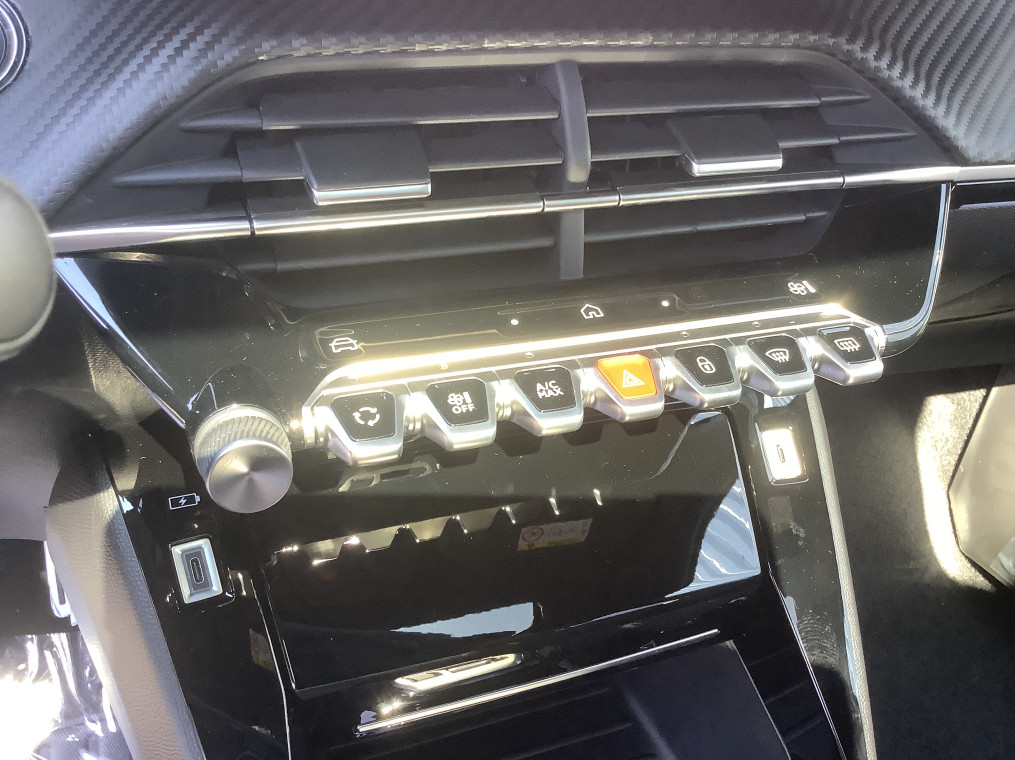 PEUGEOT 2008 Hybrid 145 e-DCS6 GT