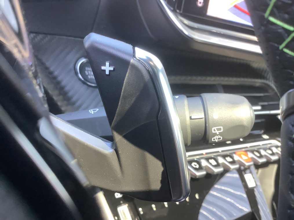 PEUGEOT 2008 Hybrid 145 e-DCS6 GT