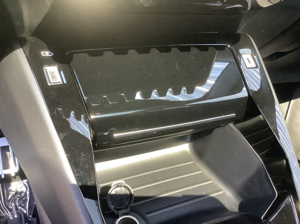 PEUGEOT 2008 Hybrid 145 e-DCS6 GT
