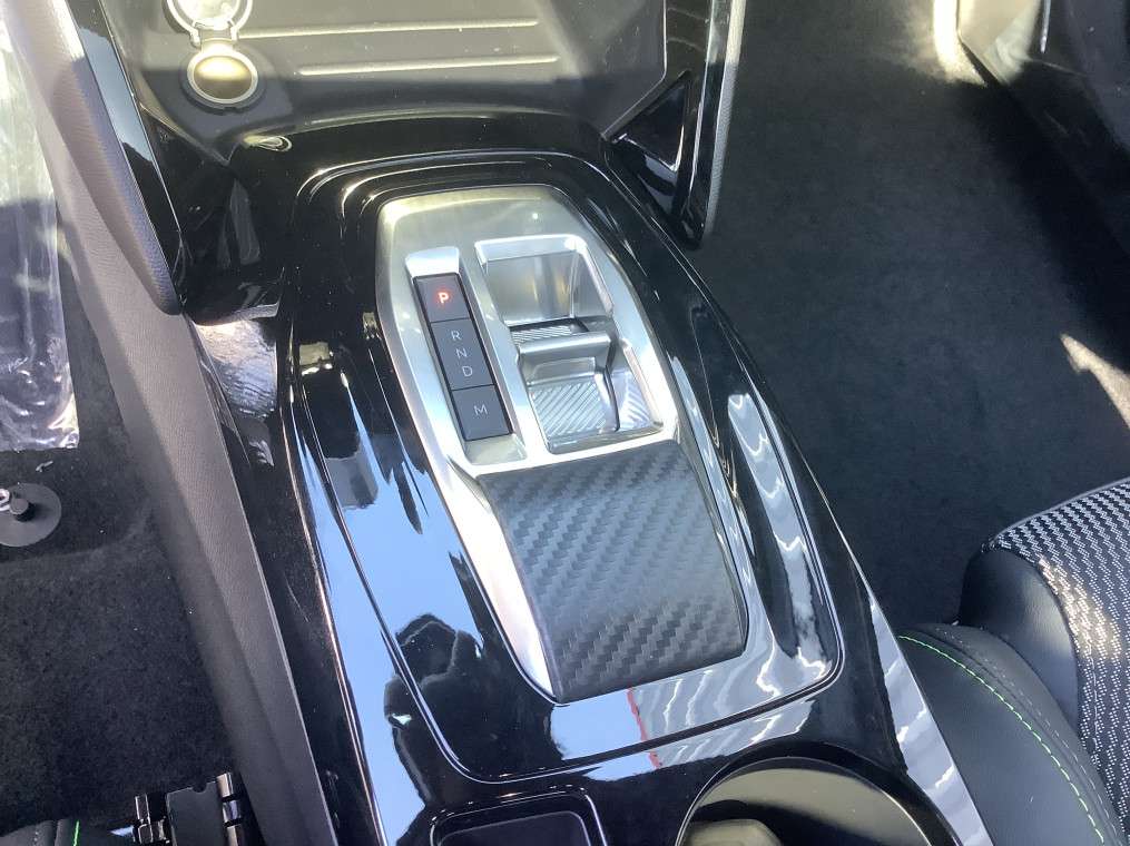 PEUGEOT 2008 Hybrid 145 e-DCS6 GT