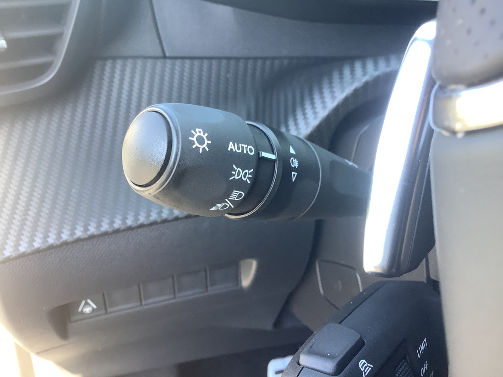 PEUGEOT 2008 Hybrid 145 e-DCS6 GT