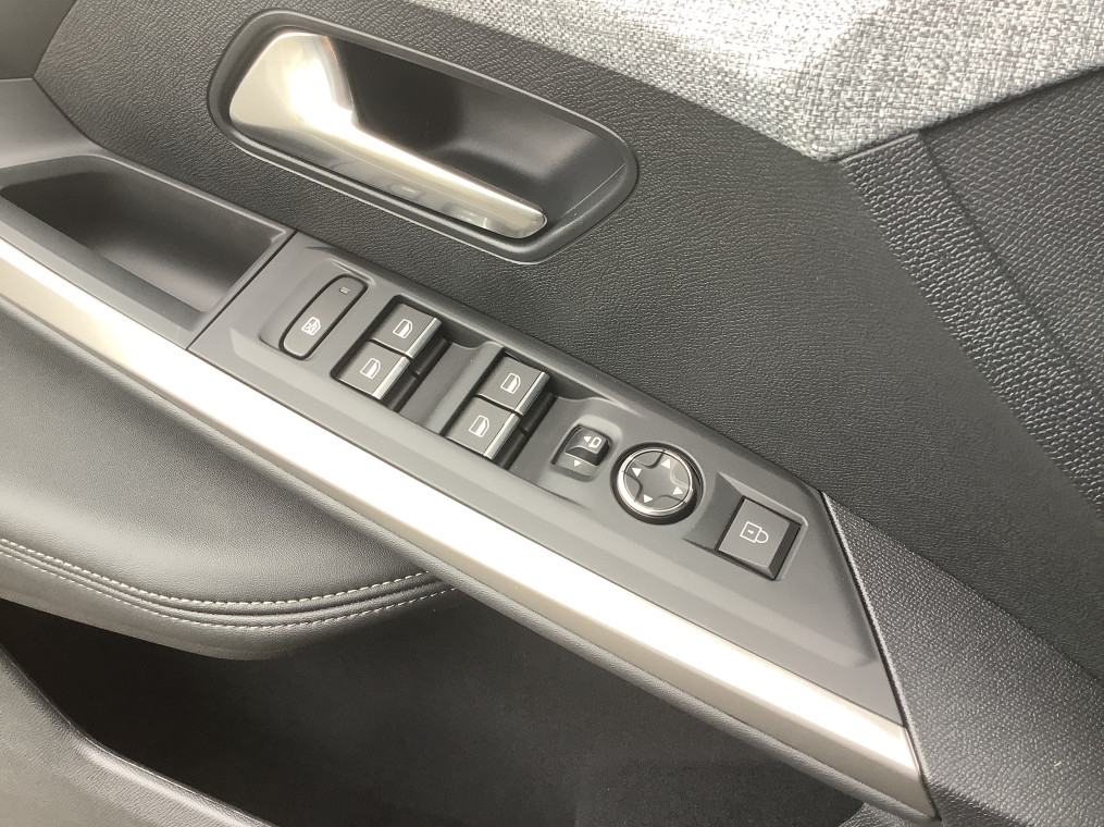 PEUGEOT 3008 Hybrid 145 e-DCS6 GT