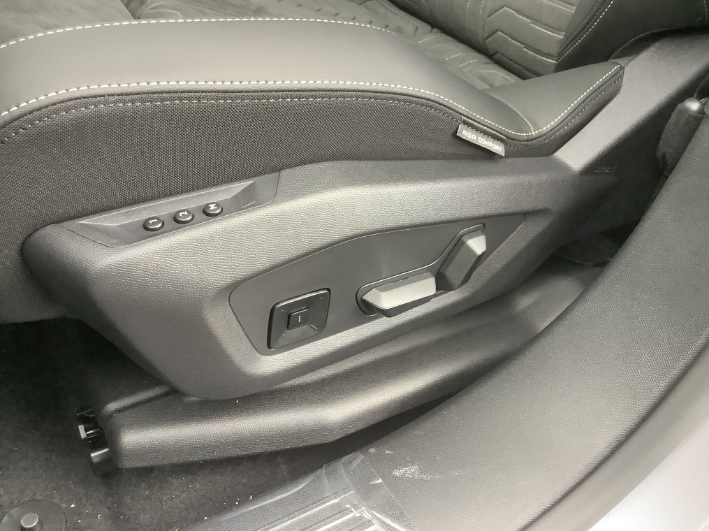 PEUGEOT 3008 Hybrid 145 e-DCS6 GT