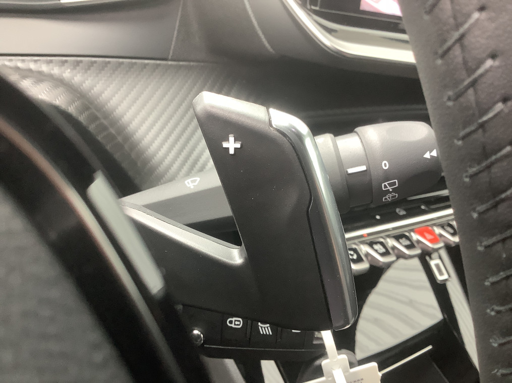 PEUGEOT 2008 Hybrid 145 e-DCS6 Allure