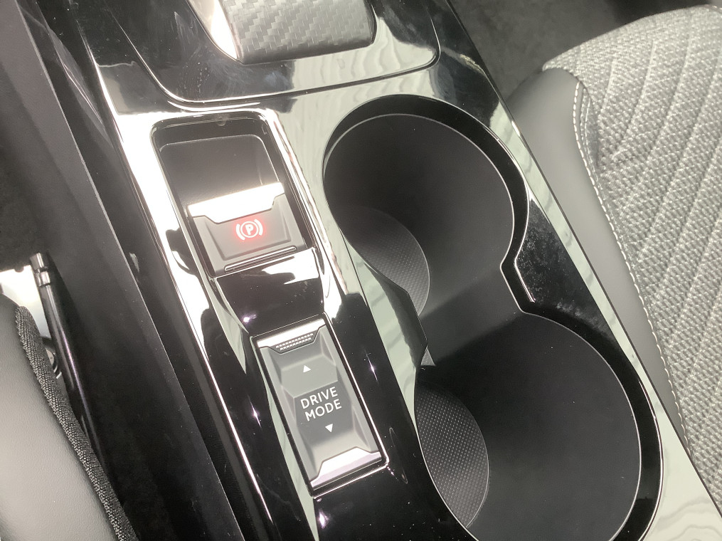 PEUGEOT 2008 Hybrid 145 e-DCS6 Allure