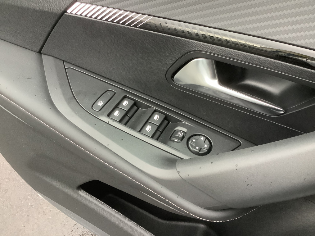 PEUGEOT 2008 Hybrid 145 e-DCS6 Allure