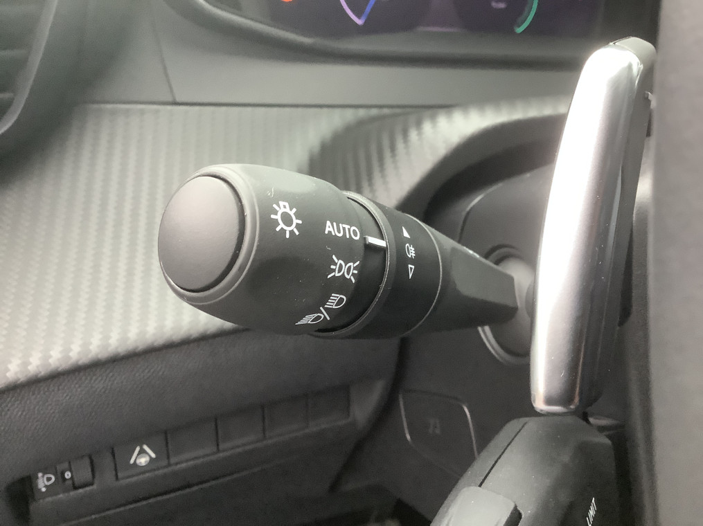 PEUGEOT 2008 Hybrid 145 e-DCS6 Allure