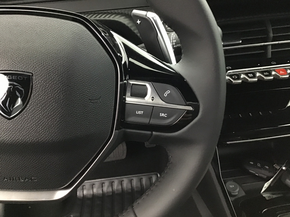 PEUGEOT 2008 Hybrid 145 e-DCS6 Allure