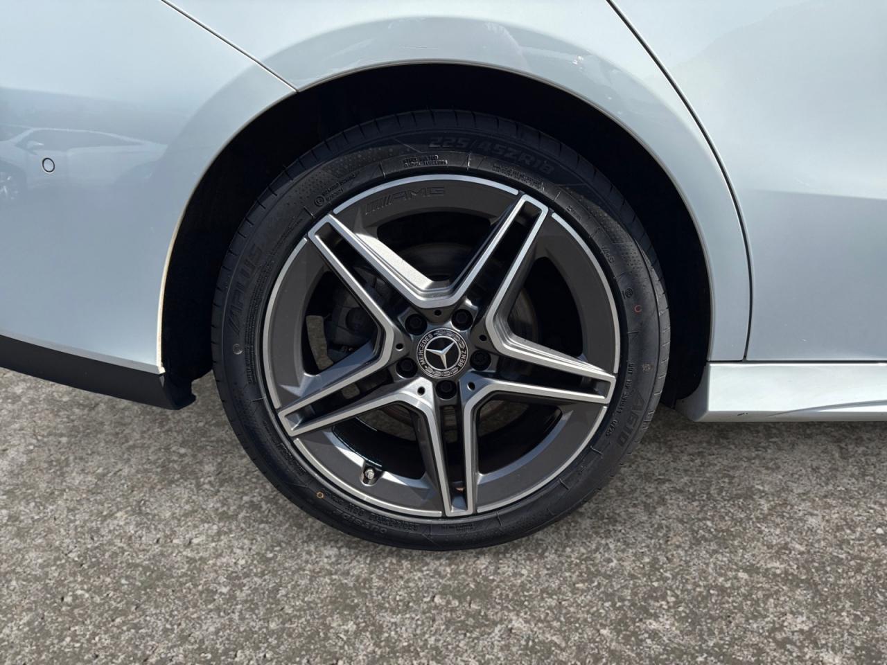 MERCEDES CLA 200d Shooting Brake 8G-DCT AMG Line - TVA RÉCUPÉRABLE