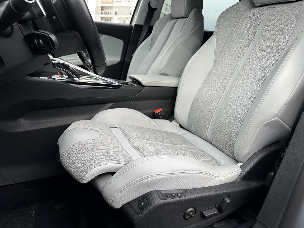 PEUGEOT 5008 1.2L PureTech 130 EAT8 Allure - SELLERIE EXCLUSIVE - 7 PLACES