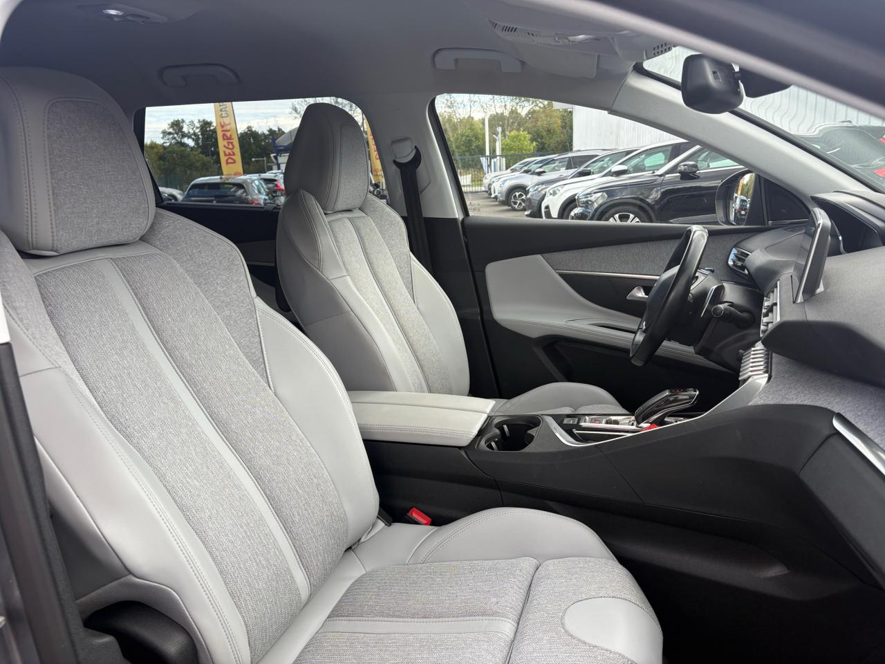 PEUGEOT 5008 1.2L PureTech 130 EAT8 Allure - SELLERIE EXCLUSIVE - 7 PLACES