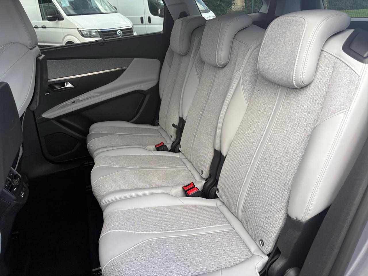 PEUGEOT 5008 1.2L PureTech 130 EAT8 Allure - SELLERIE EXCLUSIVE - 7 PLACES