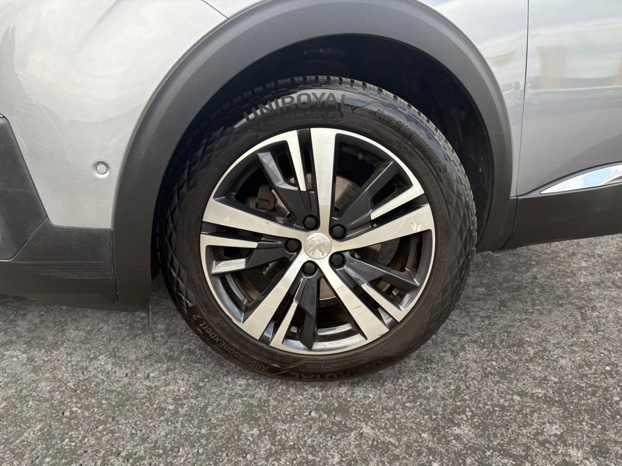 PEUGEOT 5008 1.2L PureTech 130 EAT8 Allure - SELLERIE EXCLUSIVE - 7 PLACES