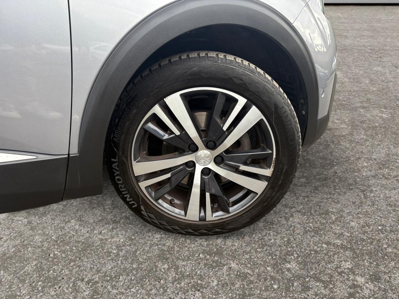 PEUGEOT 5008 1.2L PureTech 130 EAT8 Allure - SELLERIE EXCLUSIVE - 7 PLACES