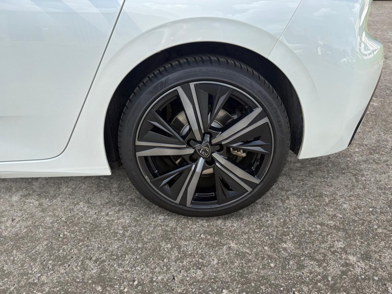 PEUGEOT 308 1.6 PHEV 225 e-EAT8 GT + CAMERA 360 + FOCAL + SIEGE AGR
