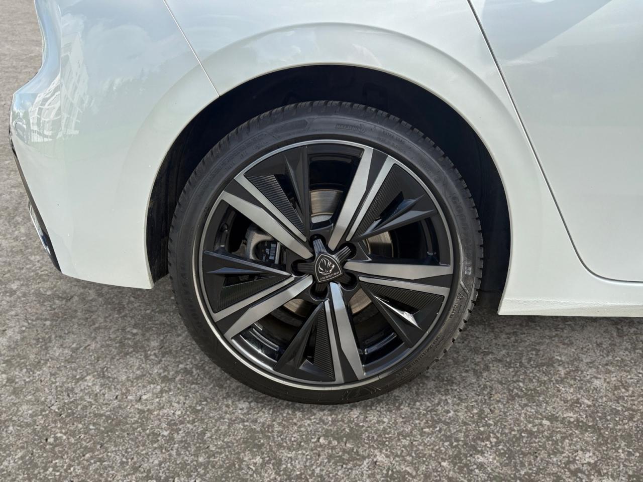 PEUGEOT 308 1.6 PHEV 225 e-EAT8 GT + CAMERA 360 + FOCAL + SIEGE AGR