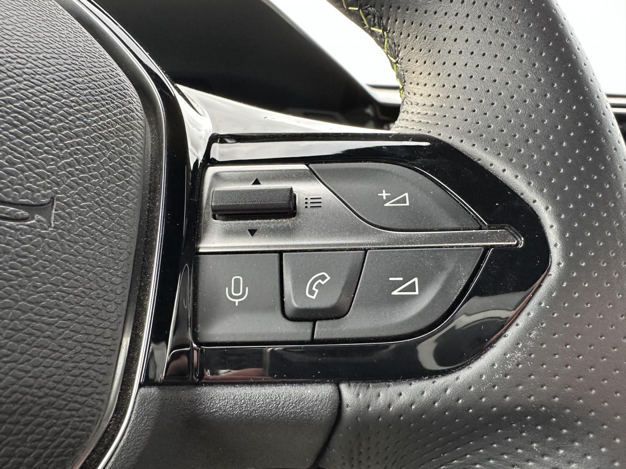 PEUGEOT 308 1.6 PHEV 225 e-EAT8 GT + CAMERA 360 + FOCAL + SIEGE AGR