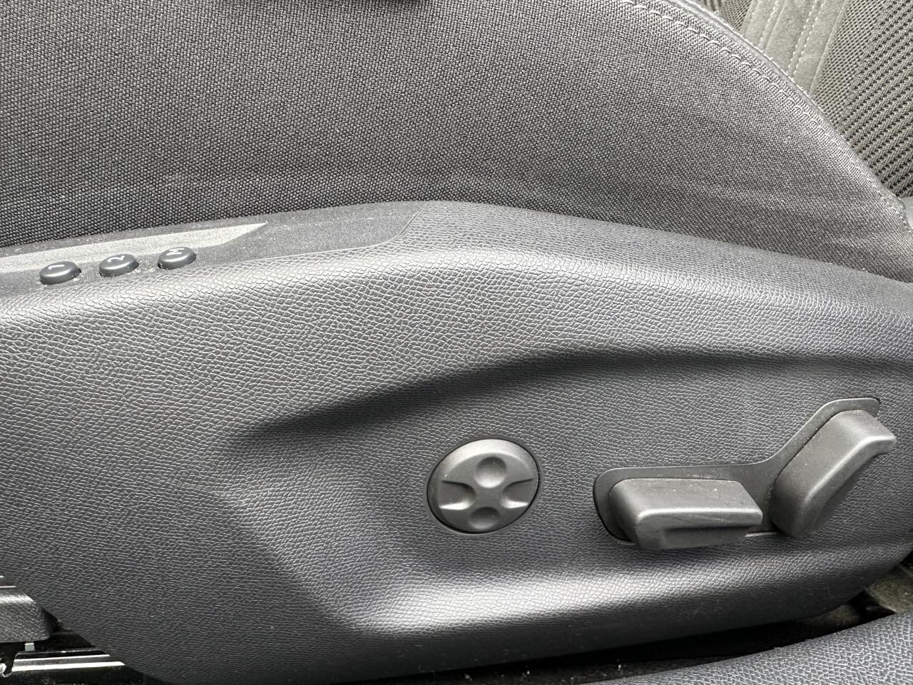 PEUGEOT 308 1.6 PHEV 225 e-EAT8 GT + CAMERA 360 + FOCAL + SIEGE AGR
