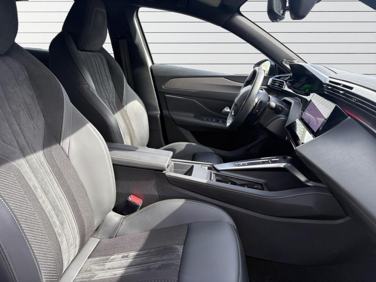 PEUGEOT 308 1.6 PHEV 225 e-EAT8 GT + CAMERA 360 + FOCAL + SIEGE AGR