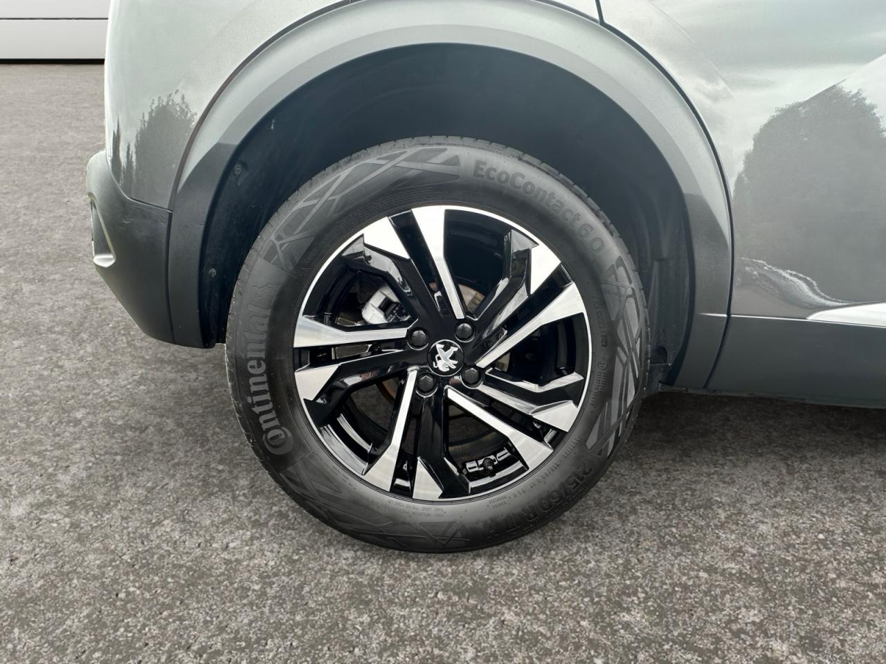 PEUGEOT 2008 1.2L PureTech 130 EAT8 GT + OPTIONS + TVA RÉCUPÉRABLE