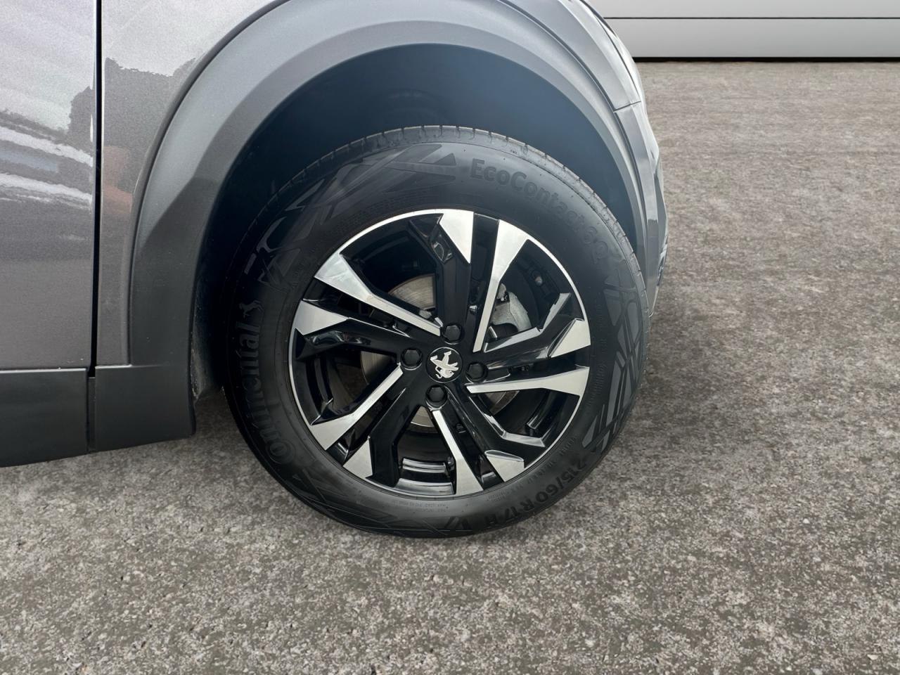 PEUGEOT 2008 1.2L PureTech 130 EAT8 GT + OPTIONS + TVA RÉCUPÉRABLE