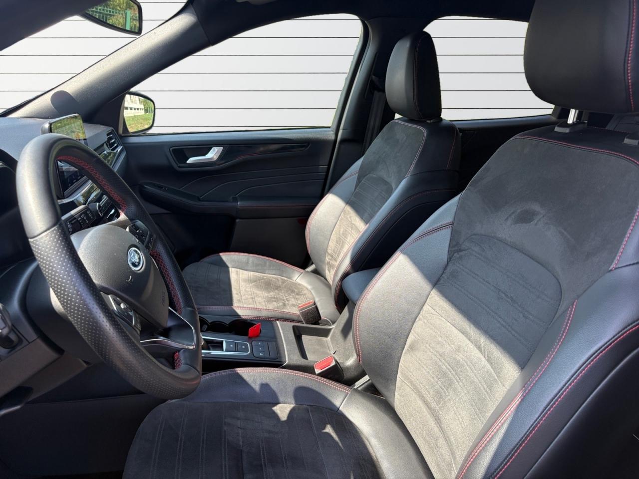 FORD KUGA 2.5 Duratec 225 e-CVT PHEV 4x2 ST-Line X + ATTELAGE + PACK DESIGN SPORT + TVA RECUPERABLE