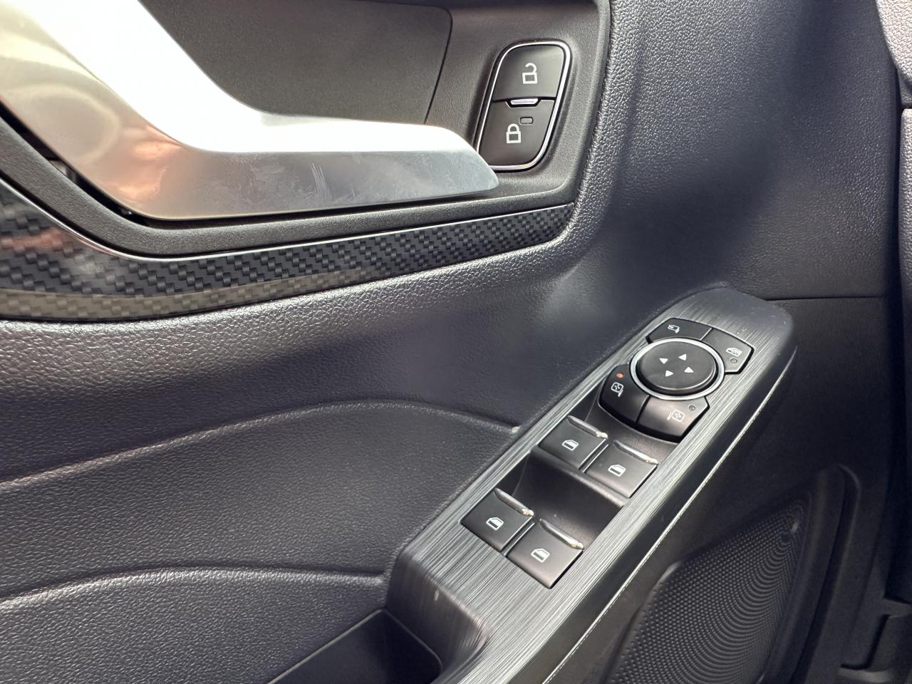 FORD KUGA 2.5 Duratec 225 e-CVT PHEV 4x2 ST-Line X + ATTELAGE + PACK DESIGN SPORT + TVA RECUPERABLE