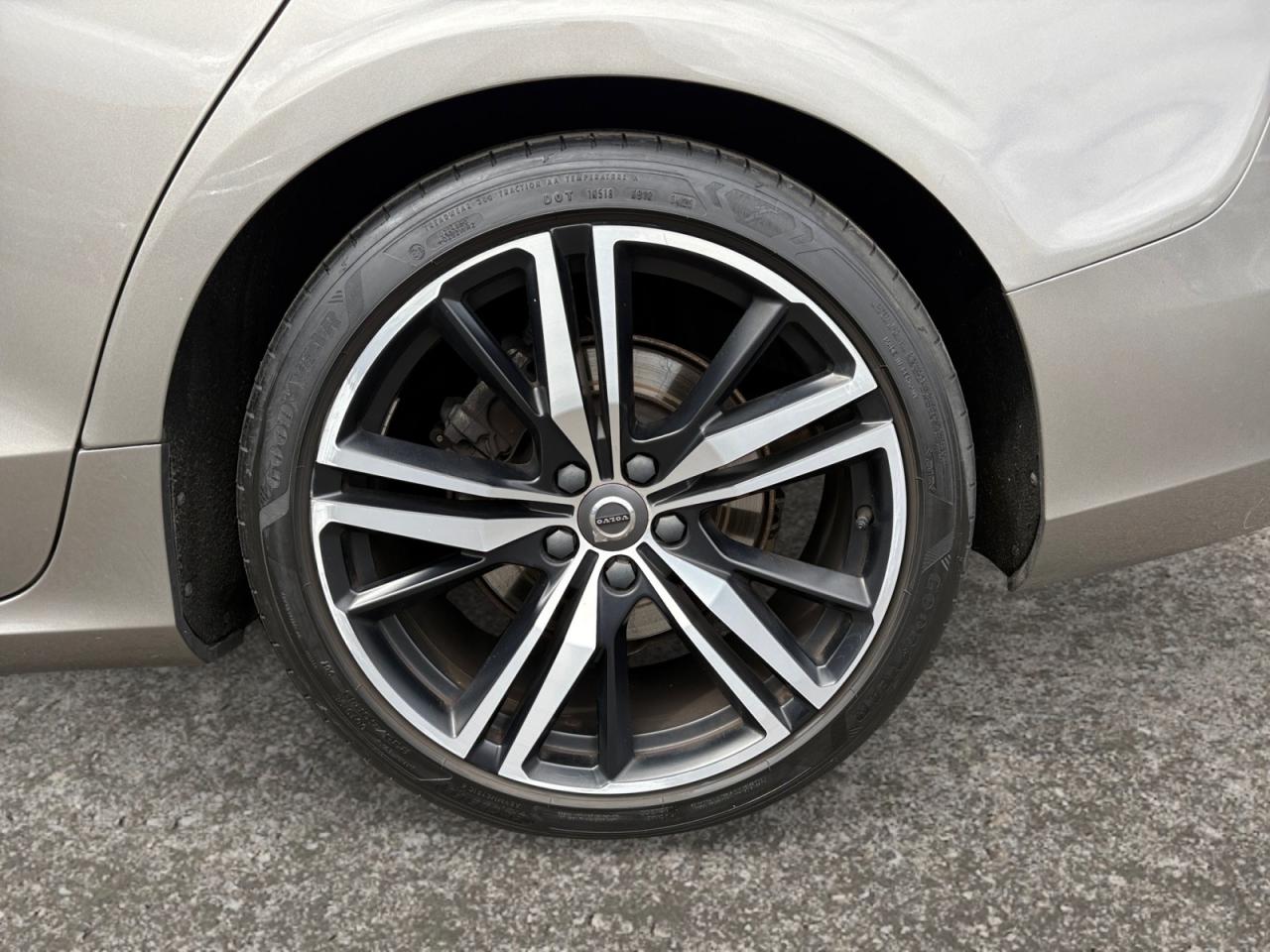 VOLVO V60 B4 Micro-Hybride Diesel 197 Geartronic R-Design - TVA RECUPERABLE + ATTELAGE