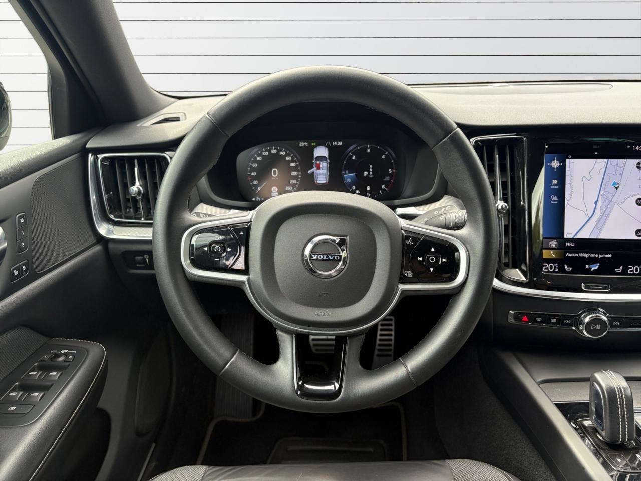 VOLVO V60 B4 Micro-Hybride Diesel 197 Geartronic R-Design - TVA RECUPERABLE + ATTELAGE