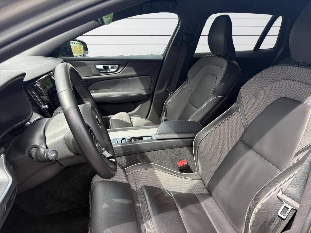 VOLVO V60 B4 Micro-Hybride Diesel 197 Geartronic R-Design - TVA RECUPERABLE + ATTELAGE
