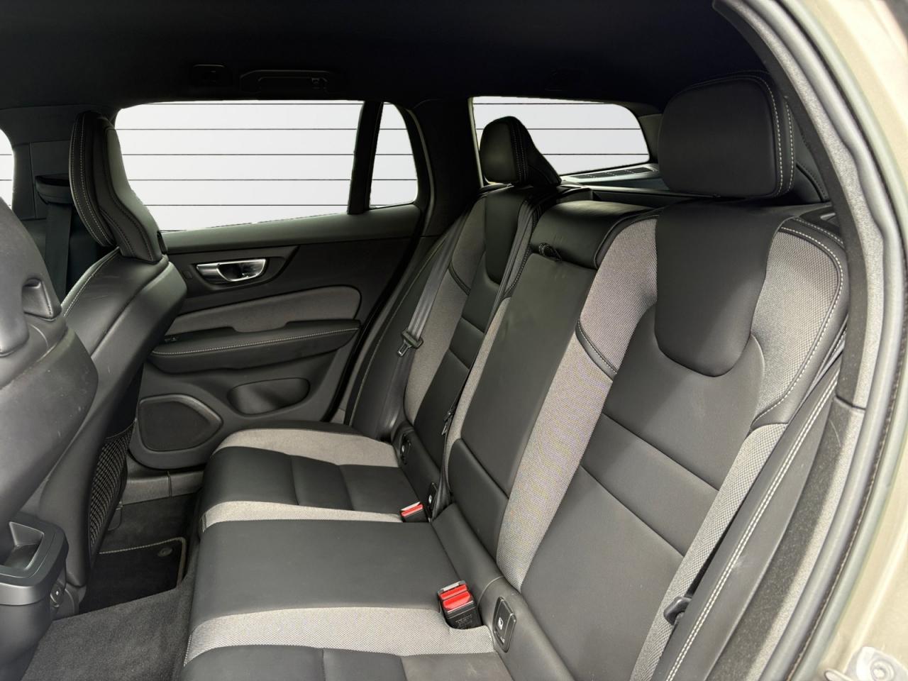 VOLVO V60 B4 Micro-Hybride Diesel 197 Geartronic R-Design - TVA RECUPERABLE + ATTELAGE