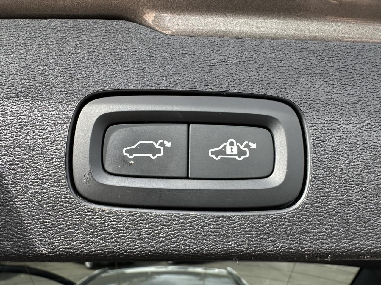 VOLVO V60 B4 Micro-Hybride Diesel 197 Geartronic R-Design - TVA RECUPERABLE + ATTELAGE