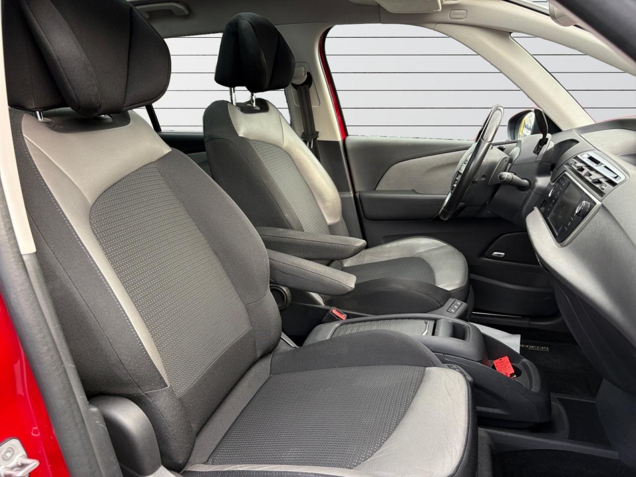 CITROEN C4 PICASSO Grand 2.0 BlueHDi 150 EAT6 Exclusive + TOIT PANO + CAMERA 360 + JBL + ATTELAGE + 7 PLACES