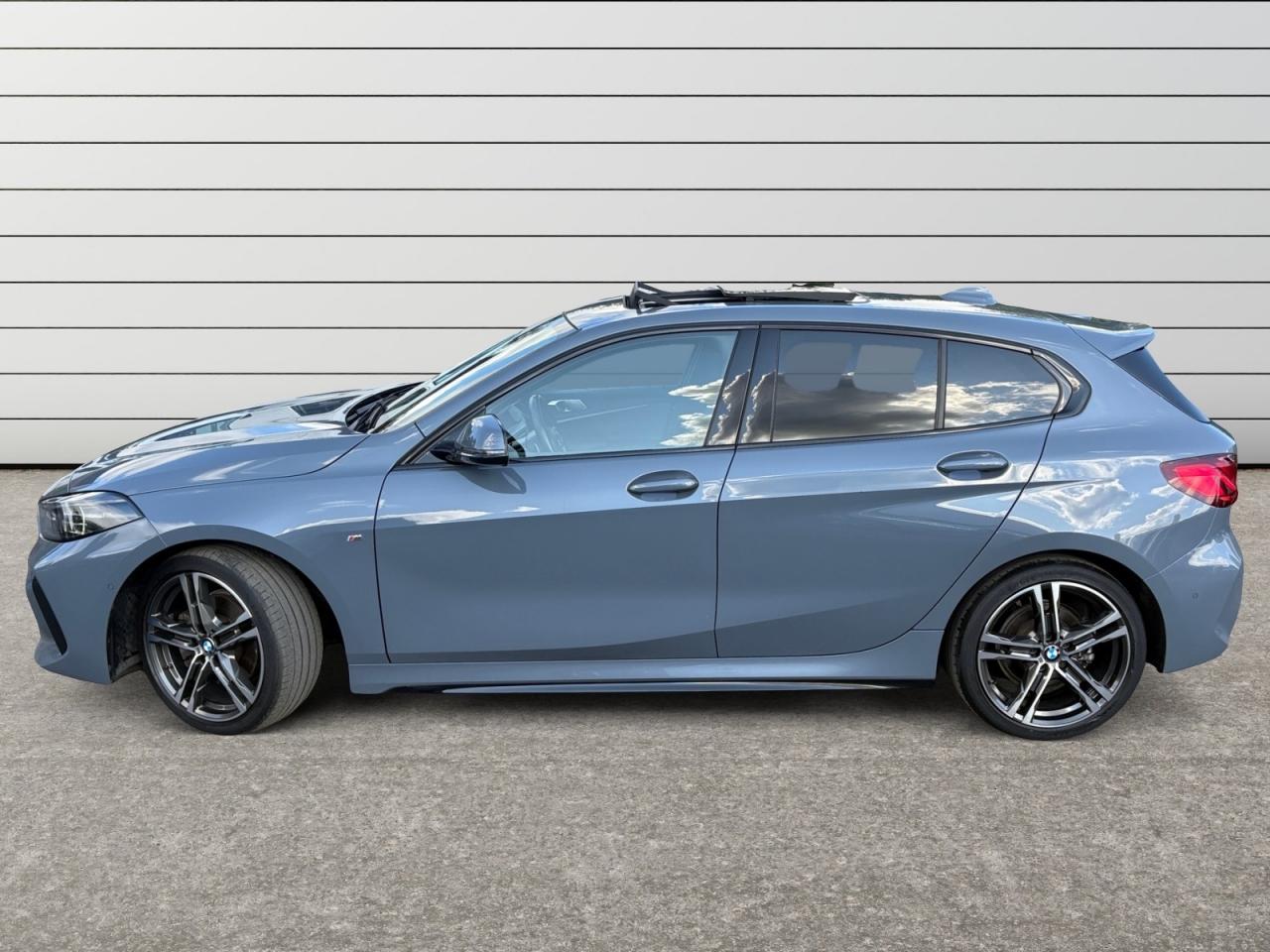 BMW SERIE 1 118d BVA F40 M Sport + TOIT OUVR + CUIR + SHADOW LINE + HAYON ELEC + TVA RECUPERABLE