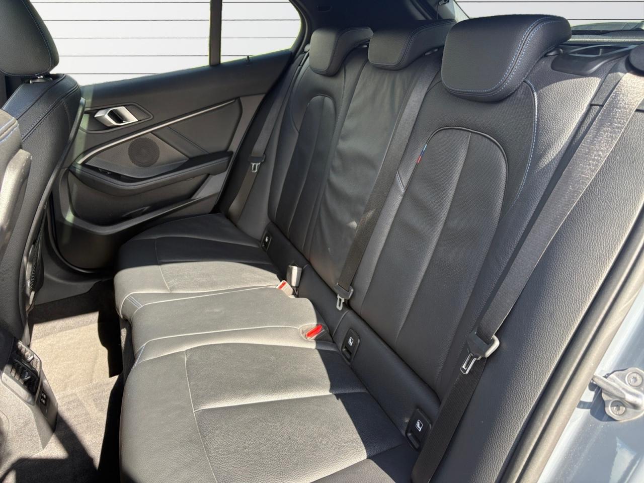 BMW SERIE 1 118d BVA F40 M Sport + TOIT OUVR + CUIR + SHADOW LINE + HAYON ELEC + TVA RECUPERABLE