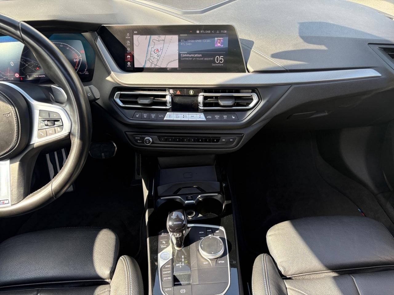 BMW SERIE 1 118d BVA F40 M Sport + TOIT OUVR + CUIR + SHADOW LINE + HAYON ELEC + TVA RECUPERABLE