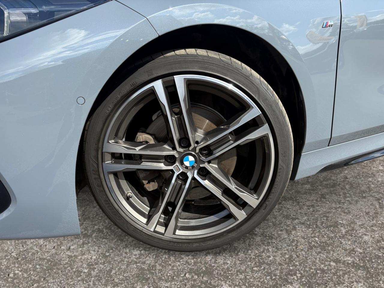 BMW SERIE 1 118d BVA F40 M Sport + TOIT OUVR + CUIR + SHADOW LINE + HAYON ELEC + TVA RECUPERABLE