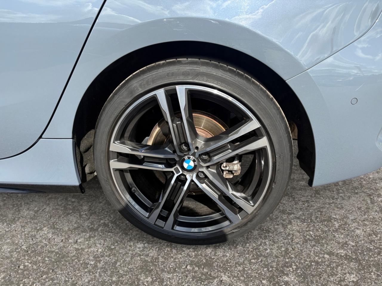 BMW SERIE 1 118d BVA F40 M Sport + TOIT OUVR + CUIR + SHADOW LINE + HAYON ELEC + TVA RECUPERABLE