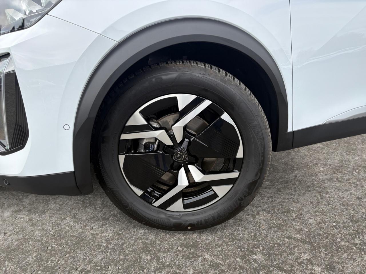 PEUGEOT 2008 HYBRID 145 GT 1.2 Hybrid 136 e-DCS6 + TOIT OUVR + CAMERA 360 + SIEGE ELEC MASSANT + ALCANTARA + TVA