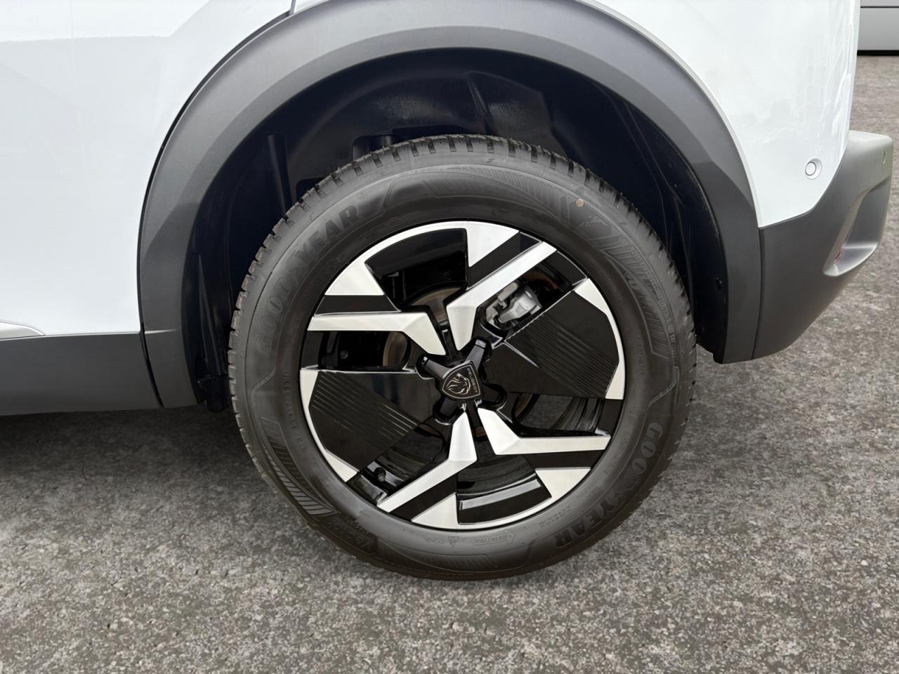 PEUGEOT 2008 HYBRID 145 GT 1.2 Hybrid 136 e-DCS6 + TOIT OUVR + CAMERA 360 + SIEGE ELEC MASSANT + ALCANTARA + TVA