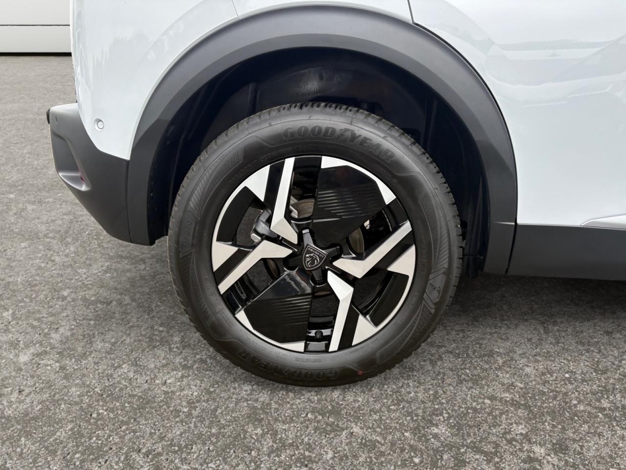 PEUGEOT 2008 HYBRID 145 GT 1.2 Hybrid 136 e-DCS6 + TOIT OUVR + CAMERA 360 + SIEGE ELEC MASSANT + ALCANTARA + TVA