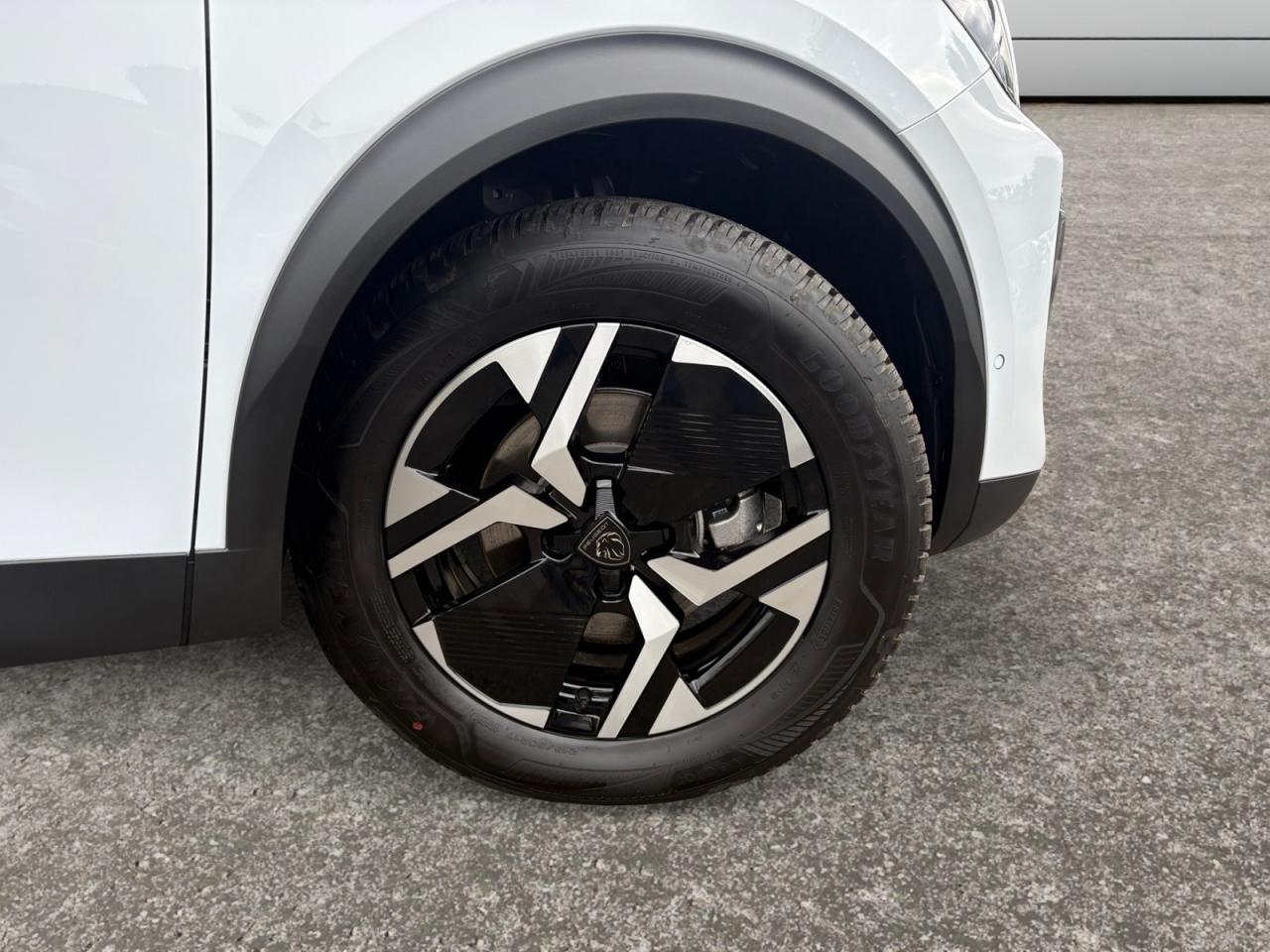 PEUGEOT 2008 HYBRID 145 GT 1.2 Hybrid 136 e-DCS6 + TOIT OUVR + CAMERA 360 + SIEGE ELEC MASSANT + ALCANTARA + TVA