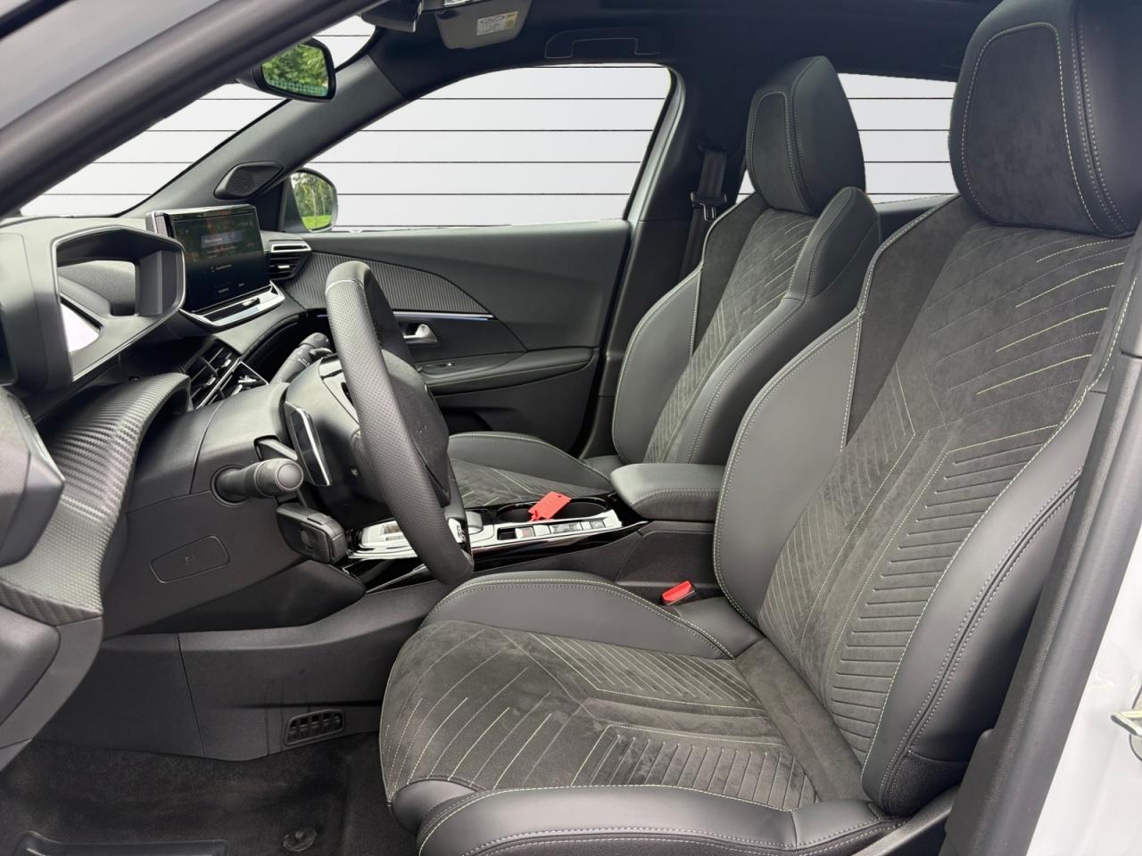 PEUGEOT 2008 HYBRID 145 GT 1.2 Hybrid 136 e-DCS6 + TOIT OUVR + CAMERA 360 + SIEGE ELEC MASSANT + ALCANTARA + TVA