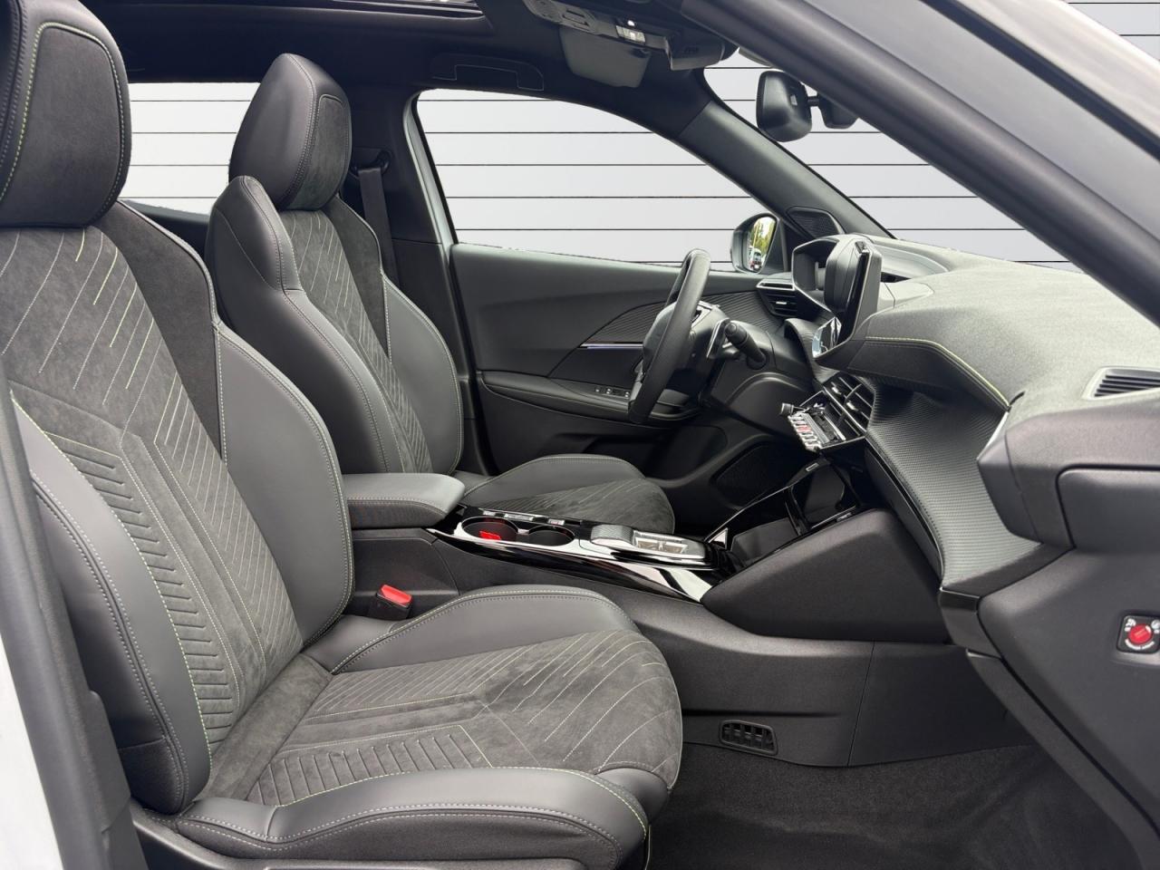 PEUGEOT 2008 HYBRID 145 GT 1.2 Hybrid 136 e-DCS6 + TOIT OUVR + CAMERA 360 + SIEGE ELEC MASSANT + ALCANTARA + TVA