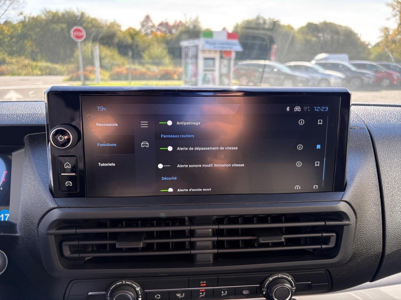 PEUGEOT EXPERT M 2.0 BlueHDi 180 EAT8 + Pack Urbain & Caméra + Pack Look + Moduwork